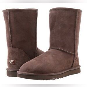 UGG Classic short boots in chocolate brown, women's size 7
